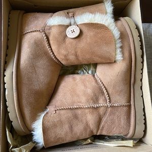 Chestnut UGG Boots With Bailey Button